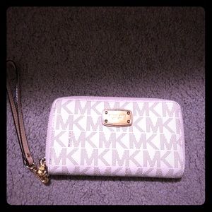 Michael Kors Cell phone wallet